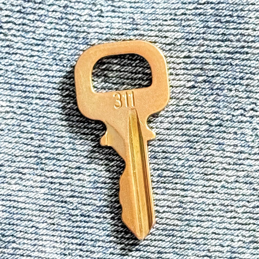 #311 Louis Vuitton key only